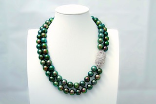 Necklace of Polynesian pearl