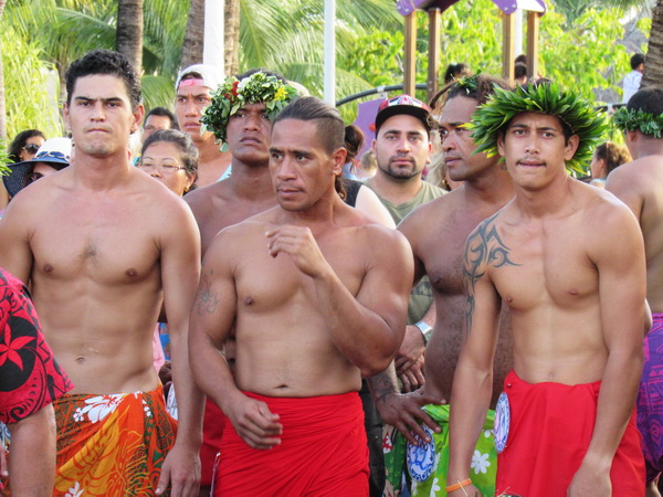 Three polynesian athlets