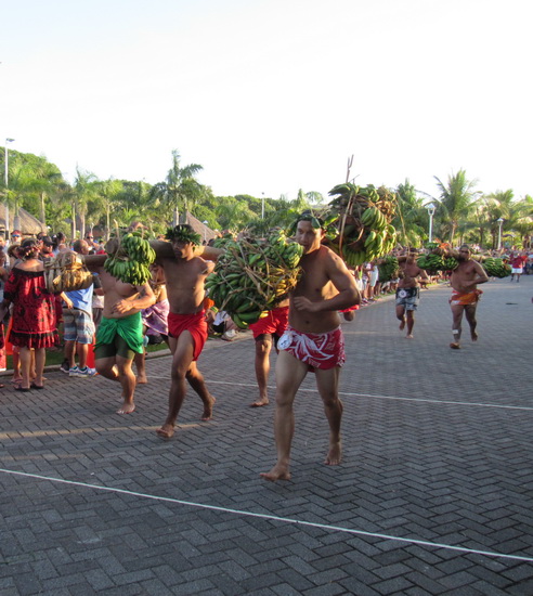 Runners with fruits